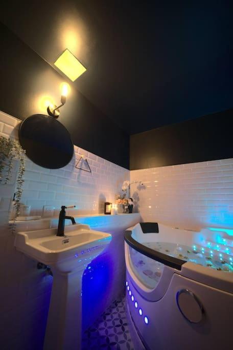 Luxury Room Jacuzzi Centre Ville Haut De Gamme Мюлуз Экстерьер фото